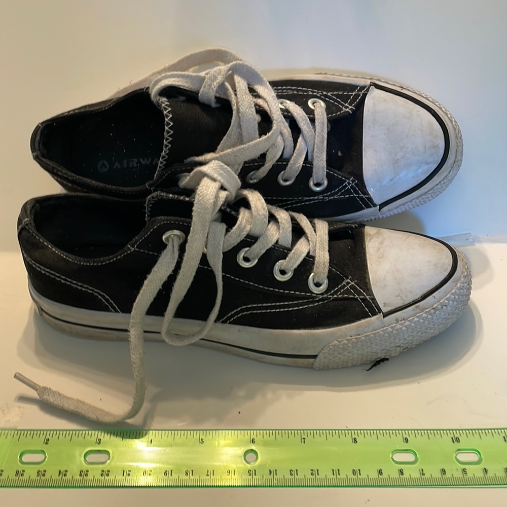 Ladies Airwalk sneakers, black, size 7